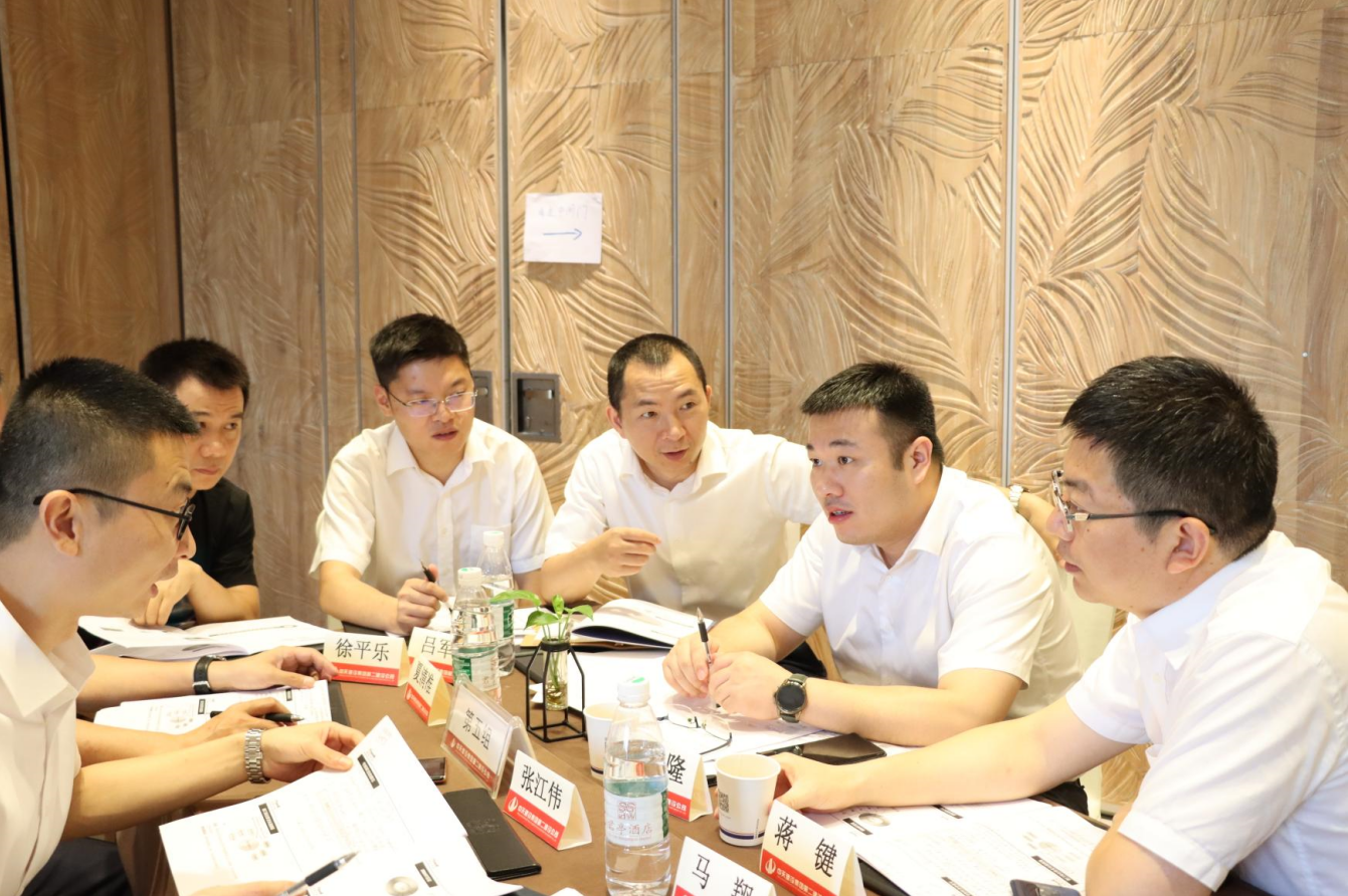 2021年6月25日-26日，人生就是搏二建组织开展了2021年中高层主管执行力培训。本次培训特邀清华、北大、上海交大总裁班讲师，中国企业家协会特聘高级讲师许晋老师进行授课。